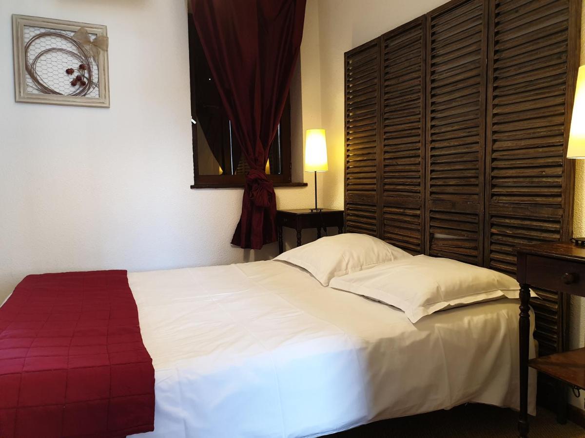Le Relais Des Dix Crus - Logis Hotel B&B Corcelles-en-Beaujolais Exteriör bild