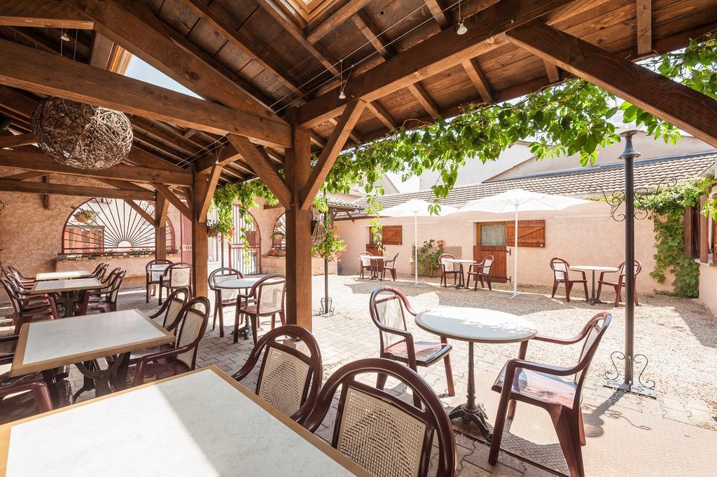 Le Relais Des Dix Crus - Logis Hotel B&B Corcelles-en-Beaujolais Exteriör bild